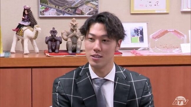 日本ハム福島蓮投手が将来的なメジャー挑戦への思いを明かす　新庄監督からもらったスーツで八戸市長に今季の成績を報告　青森県八戸市|TBS NEWS DIG