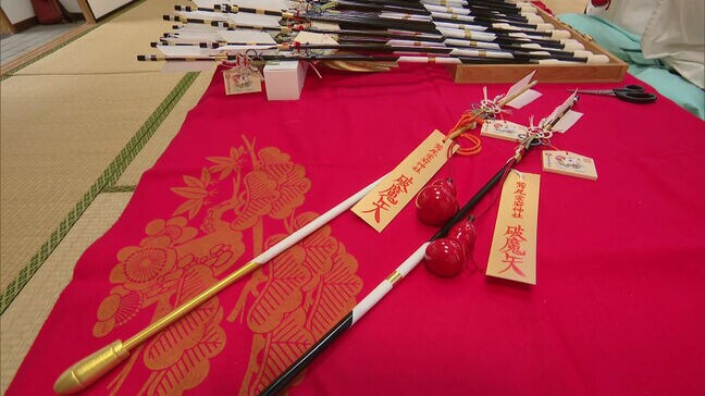 「清々しい気持ちで新年を」 福岡市の神社で縁起物「破魔矢」づくり 初詣準備始まる|TBS NEWS DIG