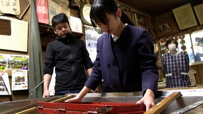 津山市横野で小学生が自分の卒業証書に使う和紙の紙すき 「世界に一つだけしかない自分の宝物に」【岡山】|TBS NEWS DIG