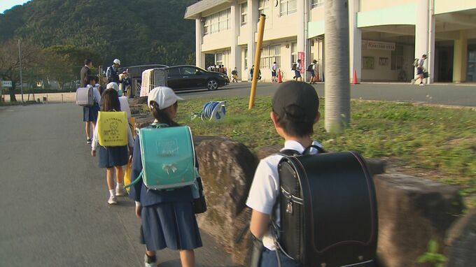 小学校の近くで熊目撃…保護者と登校する児童も「とうとこの辺まで来たか」校門や通学路では警察官や教員が警戒  | 山口のニュース・天気・防災|tys NEWS|tysテレビ山口