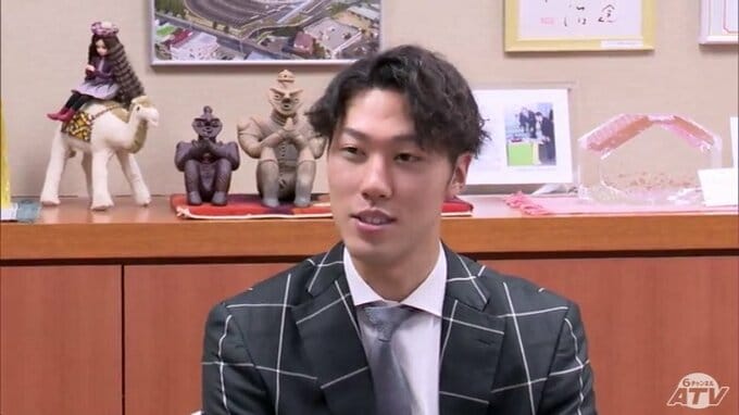 日本ハム福島蓮投手が将来的なメジャー挑戦への思いを明かす　新庄監督からもらったユニホームで八戸市長に今季の成績を報告　青森県八戸市|TBS NEWS DIG