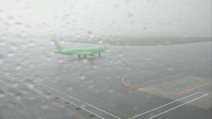 大雨が打ちつける札幌丘珠空港