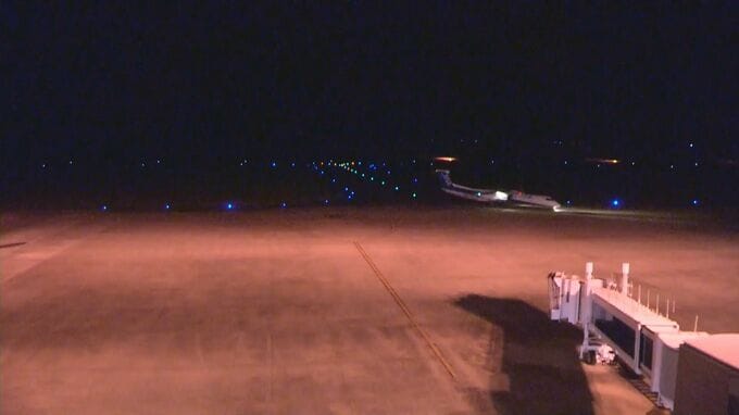 福岡空港の”門限”間に合わず　全日空が佐賀空港に臨時便　初の運用で34人が到着　|　福岡のニュース｜RKB NEWS｜RKB毎日放送