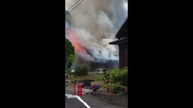 燃え上がる炎…住宅が全焼し1人の遺体 37歳男性か 愛媛・四国中央市 | 愛媛のニュース - Nスタえひめ|あいテレビは6チャンネル