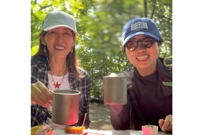 【 工藤静香 】　イモトアヤコと高尾山へ　「どんな高級コーヒーより何より、美味しい嬉しい絢ちゃんの枝コーヒーでした！」　笑顔で乾杯|TBS NEWS DIG
