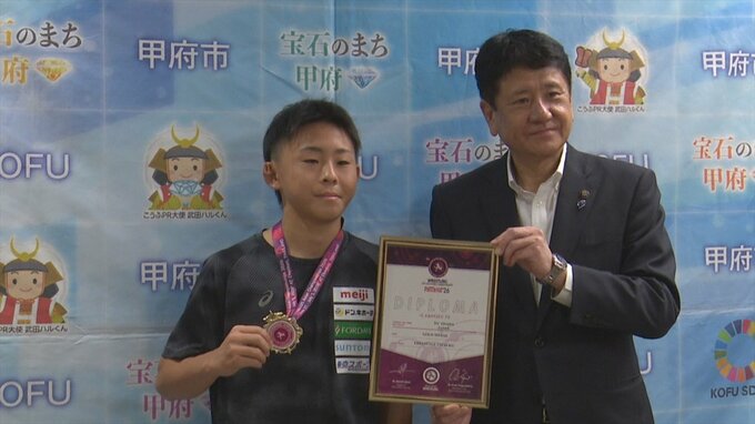 「U-17世界選手権で優勝したい」　レスリングU15アジア選手権で頂点　長田由宇選手が優勝を報告　甲府市役所　|　山梨のニュース | ＵＴＹテレビ山梨