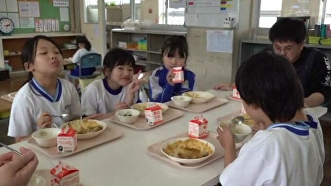 「久しぶりの“給食カレー”」 小中学校で給食再開 石川・輪島市|TBS NEWS DIG