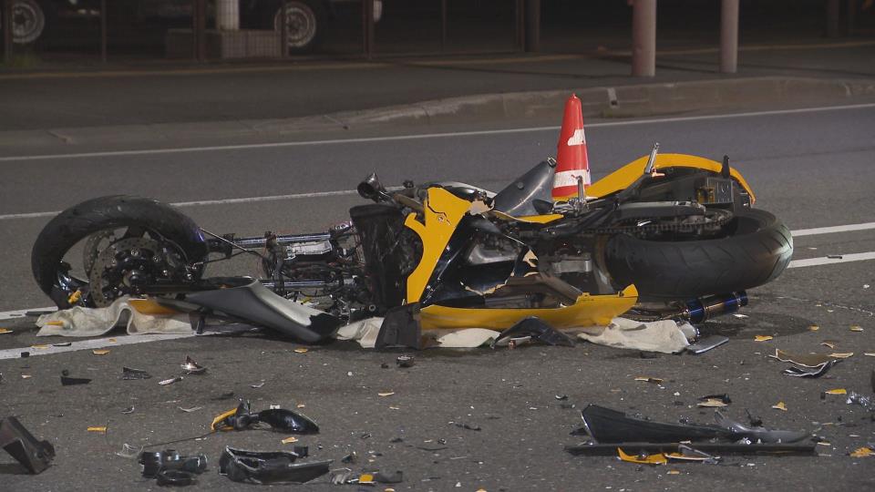 トイレに行きたくて右折した」乗用車が600㏄大型バイクと衝突 26歳男性