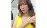 【工藤静香】 「ルイ・ヴィトン」の黄色ドレスで熱唱 ステージ衣装に反響 「しーちゃんにしか着こなせない衣装」|TBS NEWS DIG