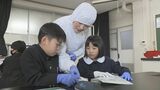 注射の接種体験や作業着の試着、自分の手の菌の観察も、佐山小学校でテルモ山口が出前授業 |TBS NEWS DIG