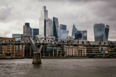 銀行員ボーナスの規則、英当局が一段の緩和を検討へ－競争力強化狙う| TBS CROSS DIG with Bloomberg