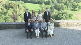 天皇皇后両陛下　ベルギーの離宮シエルニョン城で国王一家と8ショット　国王夫妻やエリザベート王女らと笑顔で|TBS NEWS DIG