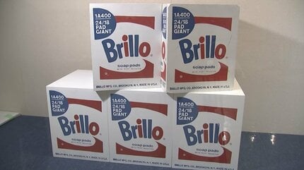憤りに近い」「なぜこんな大騒動に？」 ウォーホルの「箱」約3億円で