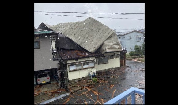 「風の音がいつもと違う、いきなり暗くなって…」突風でアパートの屋根が飛ばされる【大気の状態不安定】猛烈な雨も、長野県内各地に爪痕…用水路に男性遺体「大雨で水路が増水していたか…」　|　SBC NEWS | 長野のニュース | SBC信越放送