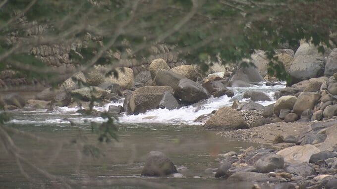 女性1人を滝つぼから救出も死亡を確認　沢登りで行方不明2人のうちの1人か　25日に引き上げた男性1人とともに警察が身元確認進める　岩手・雫石町|TBS NEWS DIG