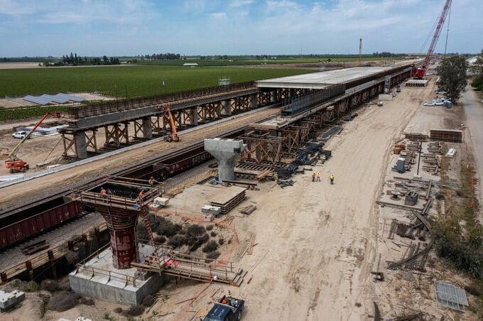 トランプ政権、加州高速鉄道計画への支援打ち切り－税金の無駄遣い