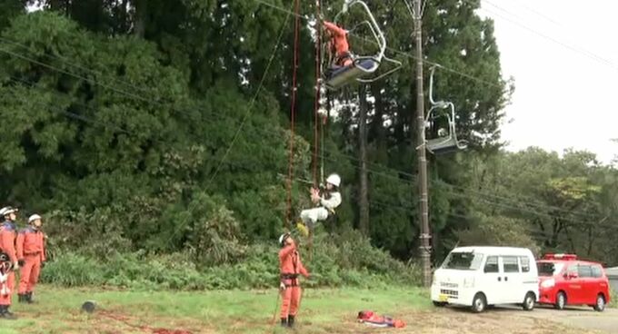 本格的なスキーシーズンを前に大倉岳スキー場で救助訓練　|　石川県のニュース｜MRO北陸放送