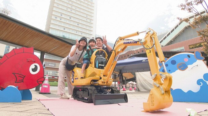 子どもが笑顔でショベルカーを操作　大分市で建設業の魅力を発信する「土木建築フェスタ」開催　大分　|　大分のニュース｜OBS NEWS｜大分放送