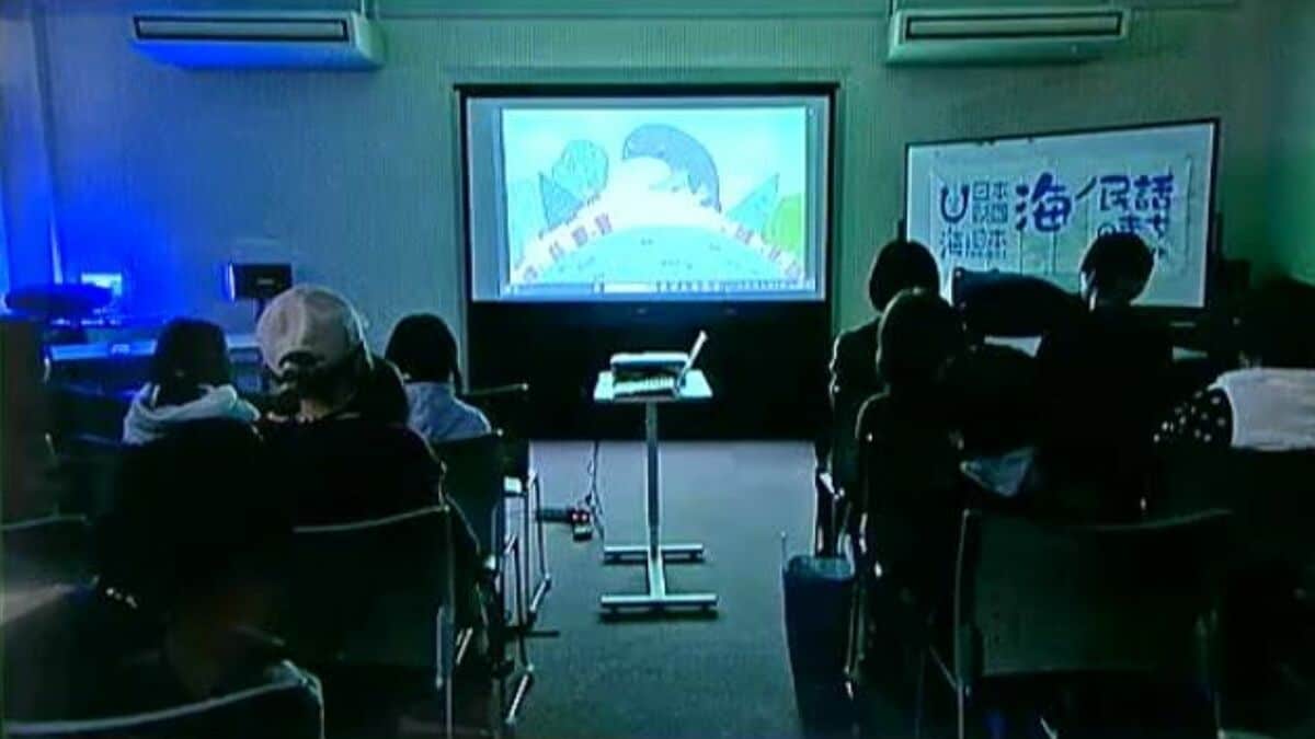 高知県室戸市の民話題材　アニメ「クジラとイノシシ」上映会　山に住むクジラと海に住む泳ぎが苦手なイノシシの物語