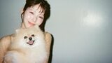 【 浜辺美波 】「わんこと巡る1年」カレンダーで愛犬2頭＆ゲスト犬2頭と〝ふわふわ撮影〟ご満悦〝1年間ご一緒できれば〟フォロワー「ぽぷさんの笑顔が至宝」|TBS NEWS DIG