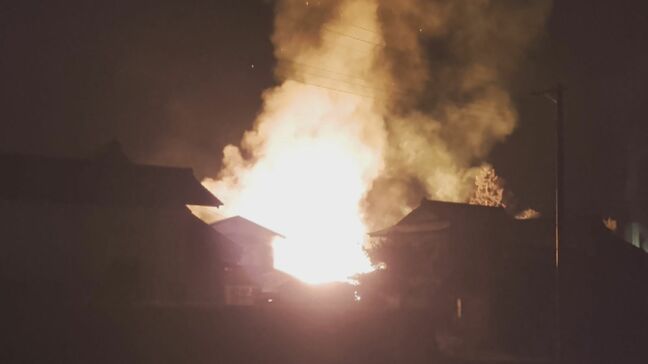 「1階部分が燃えています」住宅全焼、南側の住宅にも延焼し全焼　火元の焼け跡から1人の遺体　福島・会津若松市|TBS NEWS DIG