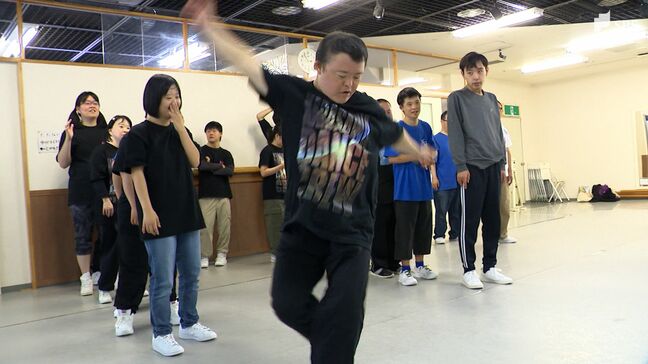 「僕をゲストに」ダウン症の生徒が“直談判” 日本人初の世界王者が指導するダンススクール発表会へ=静岡|TBS NEWS DIG
