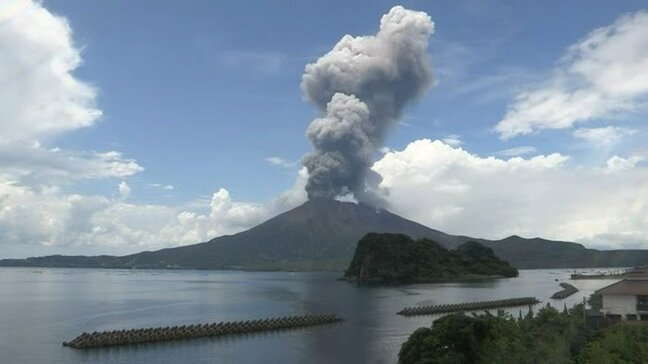 桜島で爆発的噴火 噴煙3300m【きょう17日の降灰予報】鹿児島|TBS NEWS DIG