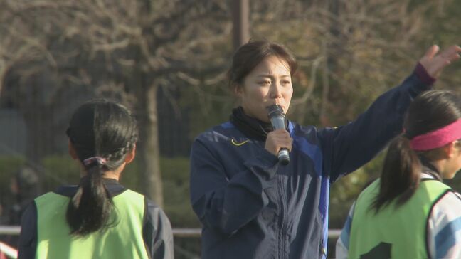 なでしこジャパンの司令塔・谷川萌々子選手が小中学生向けにサッカー教室　愛知・刈谷市で40人に技術指導　実戦形式の練習も|TBS NEWS DIG