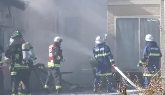亡くなったのは連絡が取れない70代の母親か　2人暮らしの息子は外出していて無事「建物から煙が出ている」住宅全焼　焼け跡から遺体　長野・飯田市|TBS NEWS DIG