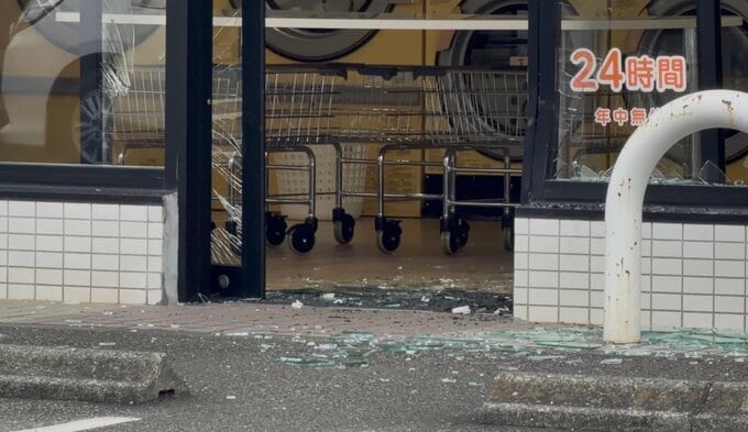 「アクセルを踏み込みすぎた」82歳男性の軽乗用車がコインランドリーに突っ込む＝静岡市|TBS NEWS DIG