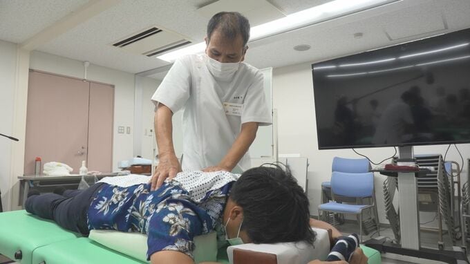 沖縄盲学校の生徒が銀行でマッサージ実習|TBS NEWS DIG