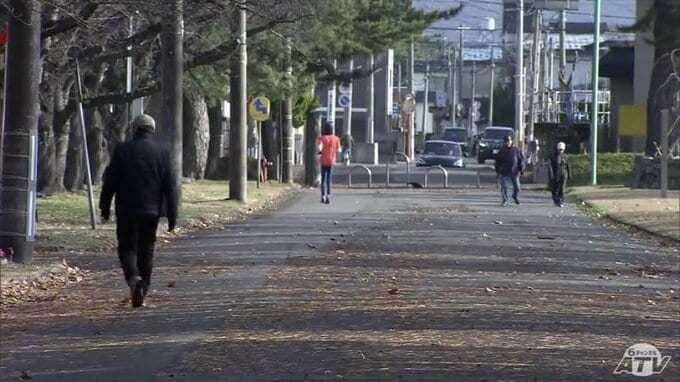 各地で気温上昇　11月上旬から中旬の暖かさ　１２月１日には一面銀世界の青森市も道路が見える状態に　青森県|TBS NEWS DIG