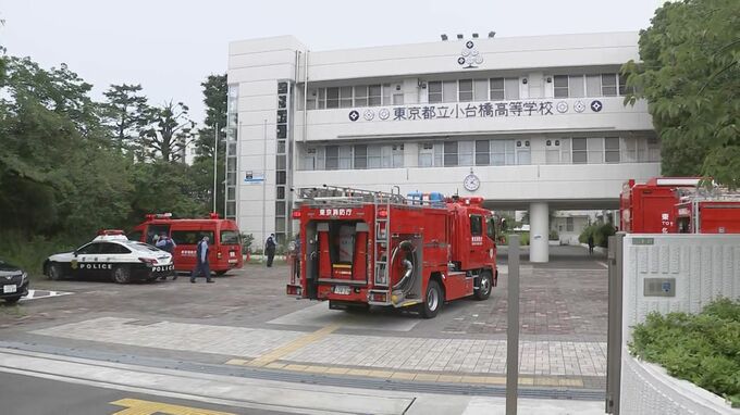 足立区の都立小台橋高校で新品の卓球台を出し準備していたら異臭…女子生徒4人が頭痛など体調不良訴え病院へ搬送　命に別状なし|TBS NEWS DIG