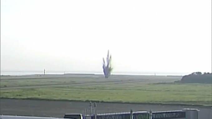 宮崎空港の誘導路で爆発　原因はアメリカ製５００ポンド爆弾の不発弾と判明　２分前には近くを航空機が走行　　|　MRTニュース ｜ ＭＲＴ宮崎放送