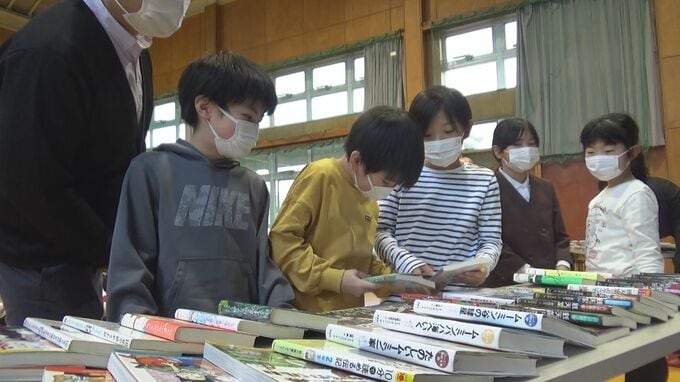 「いっぱい読めるようになって嬉しい」ブックオフが児童センターに本寄贈　福島|TBS NEWS DIG