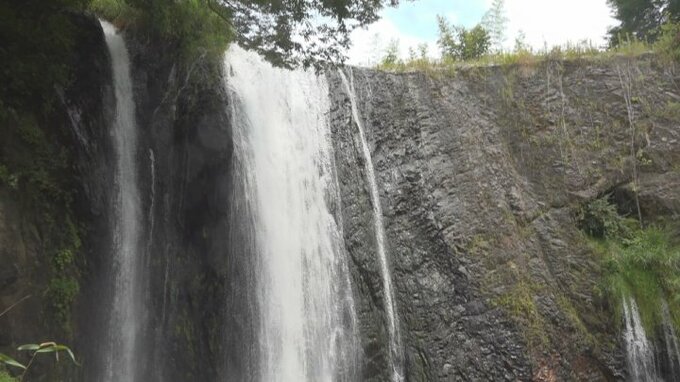 落差およそ10ｍの「祇園の滝」　水神を祀った大正時代に建設の堰堤　山梨・勝沼堰堤|TBS NEWS DIG
