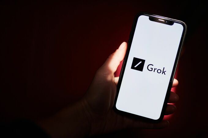マスク氏の「Grok」、南ア「白人虐殺」陰謀論に執着－勝手に会話誘導