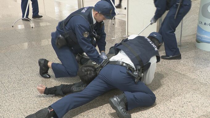 人の出入り増加する年末に向け 不特定多数が利用する商業施設で不審者対応訓練　|　石川県のニュース｜MRO北陸放送