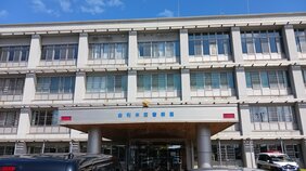 擦り傷負うも自力で運転し病院へ　温泉保養施設の敷地内で見回り中の従業員がクマに襲われる　露天風呂の営業再開は未定　宿泊客は外出自粛　秋田・にかほ市|TBS NEWS DIG