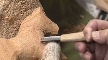 飛騨の伝統工芸「一位一刀彫」で来年の干支“午”の置物作り 「来年は