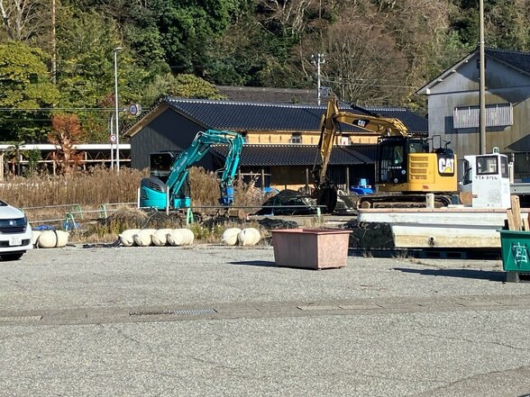 「車両が水面に落ちているのが見える」軽トラック…海中に転落 車内に68歳男性と犬 重機で引き上げるも搬送先で死亡確認 富山・氷見市 | 富山のニュース|天気・防災|チューリップテレビ