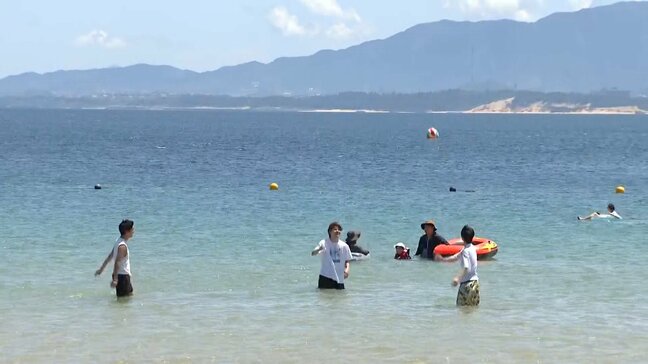 「いいお休みになりました」海の日、各地で夏のにぎわい 海水浴・流しそうめん カピパラも冷泉浴|TBS NEWS DIG