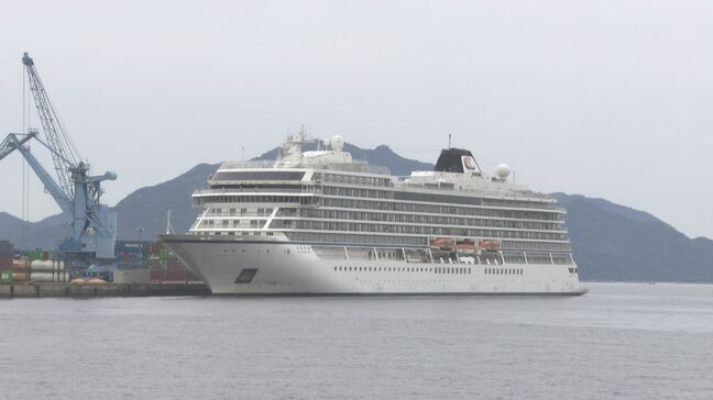 国の天然記念物シロヘビも紹介 中国船籍の客船「バイキング・エデン」初寄港 山口県岩国市|TBS NEWS DIG