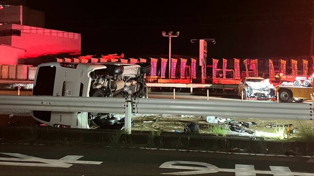 【速報】国道20号で事故 1台が横転、1台が前方大破 複数のけが人がいる模様 山梨|TBS NEWS DIG