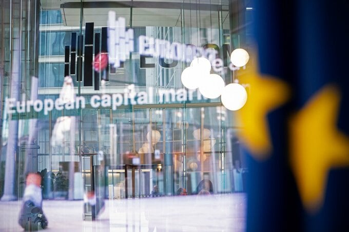 【欧州市況】国債続落、ドイツ10年債利回り15年ぶり高水準－株続落