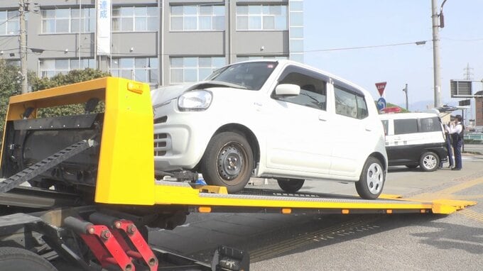 緊急走行中のパトカーと軽乗用車が衝突　甲府市の交差点|TBS NEWS DIG