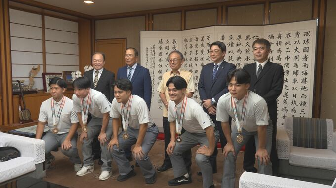 「持てる力を出し切った」 興南高校男子ハンドボール部、玉城知事にインターハイ制覇を報告|TBS NEWS DIG
