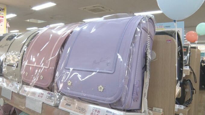 ランドセル商戦「ラン活」始まる…大手メーカーは人工皮革10％値上げ　ランドセルへの影響は？|TBS NEWS DIG