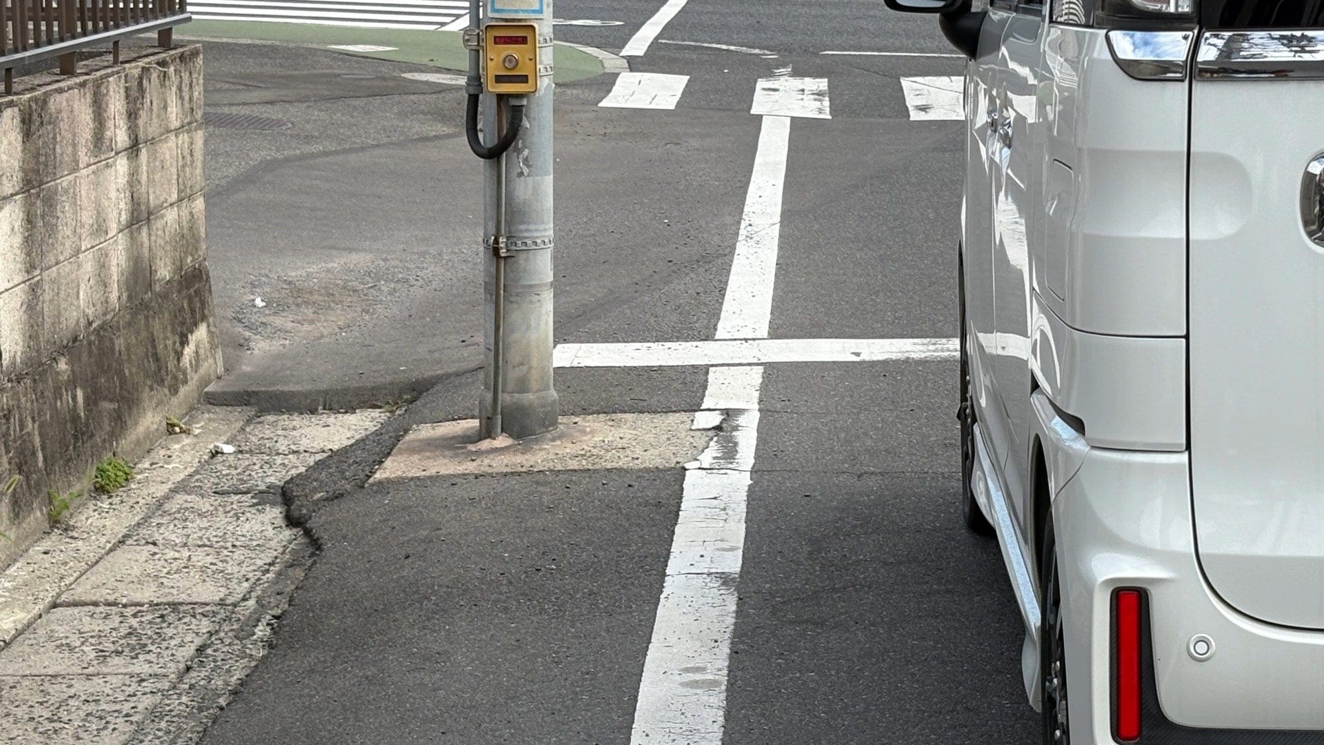 押しボタン式信号機の交差点での右左折「車が多くてなかなか曲がれない
