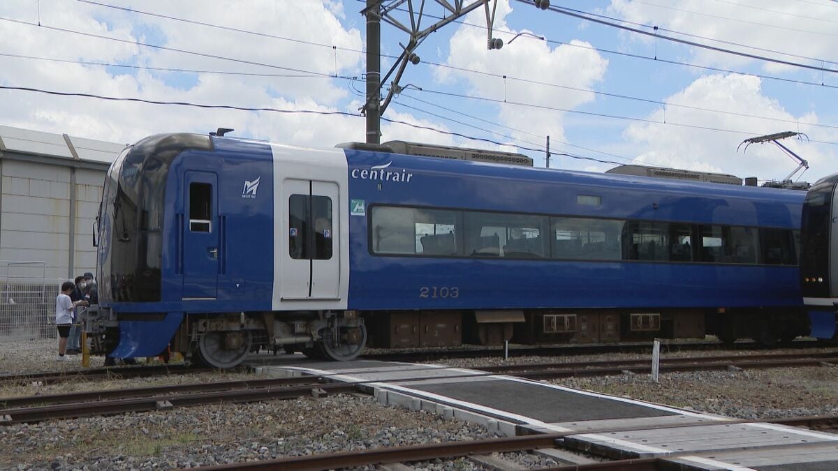 ブルーミュースカイ 塗装の色合いを反転、青色を基調の名鉄「ブルーミュースカイ」を